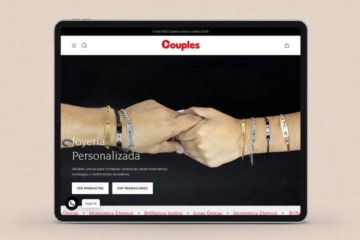 Imagen de un ipad con la web de Couples en su pantalla.