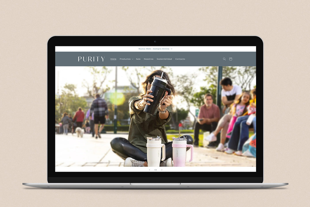 Imagen de una laptop con la web de Purity en su pantalla.